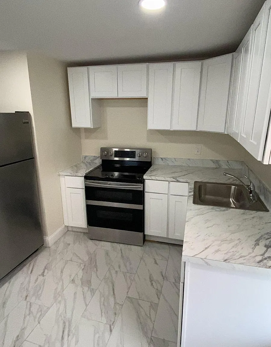 3 bed, 3421 sqft, $1,300 — Photo 2