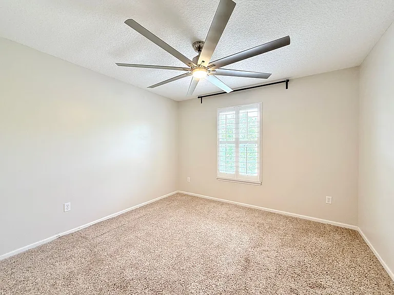 11288 Panther Creek Pkwy — Photo 32