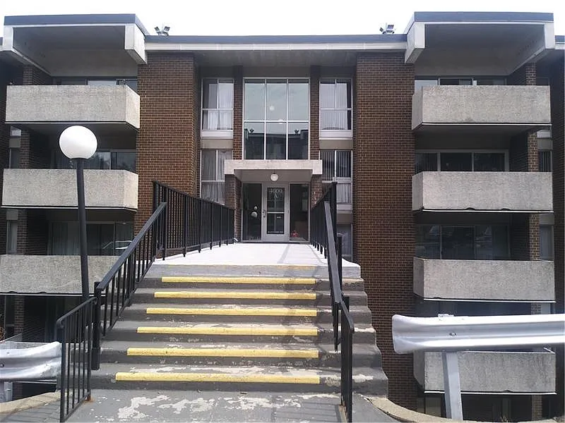 4401 Charlemagne Cir photo 1