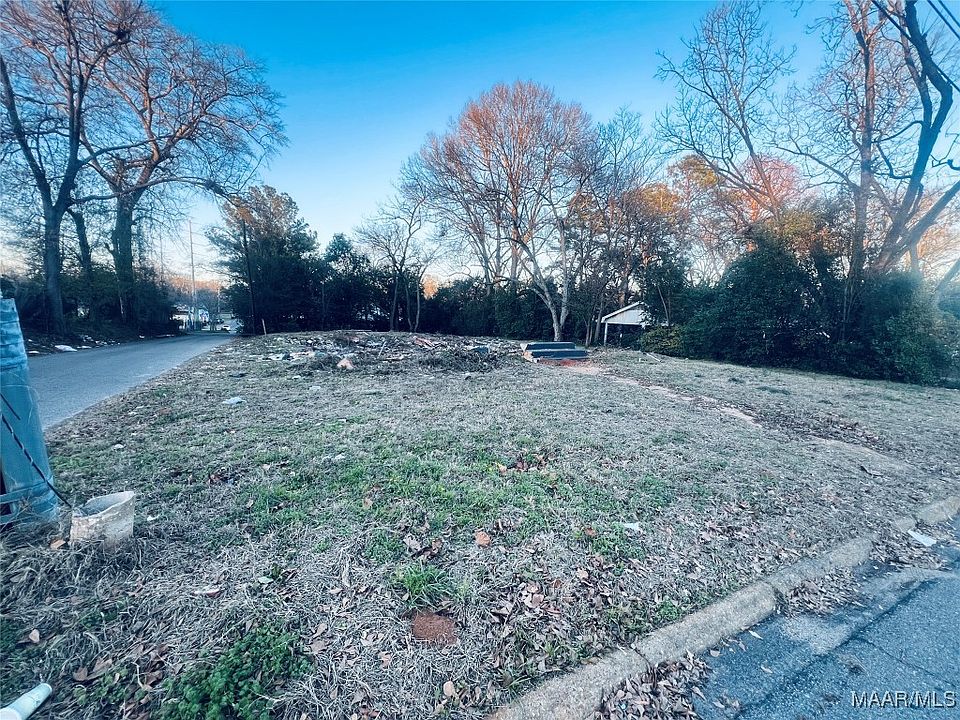 2nd image of 2601 Plum St