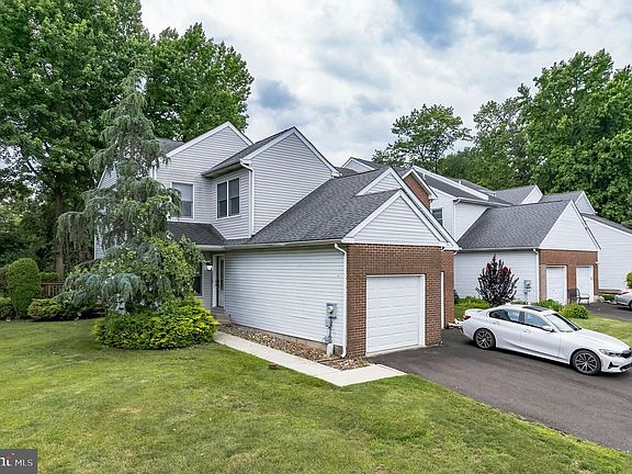 4th image of 546 Princeton Ct