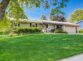 615 Arthur Pl, West Bend, WI 53095