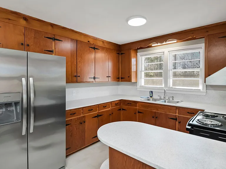 1813 Fairlawn Cir — Photo 10