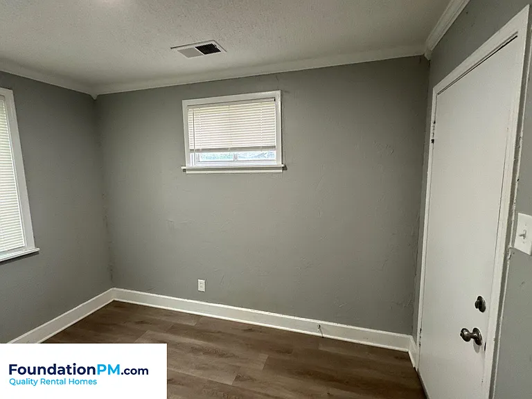 2100 Worthington Cir — Photo 15