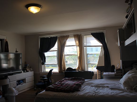4th image of 1131 West Broadway