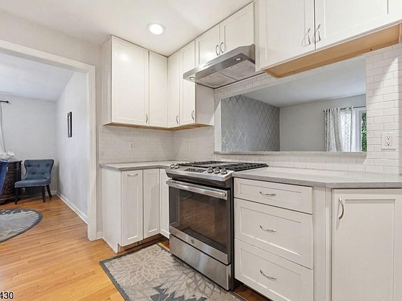 5th image of 35 Deerfield Dr