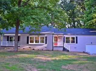 25 Forest Dr, Thomasville, NC 27360