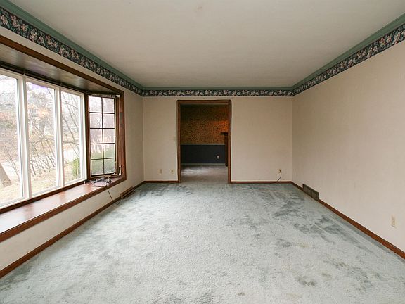5th image of 719 Logan St