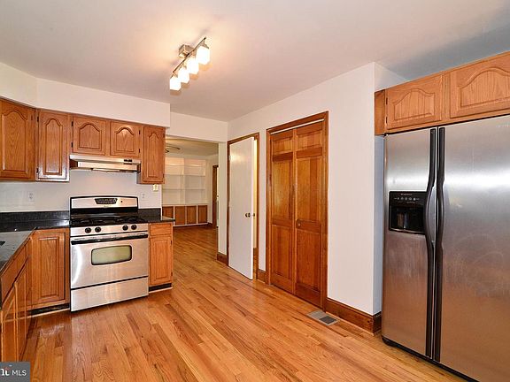 5th image of 3109 Woodland Ln