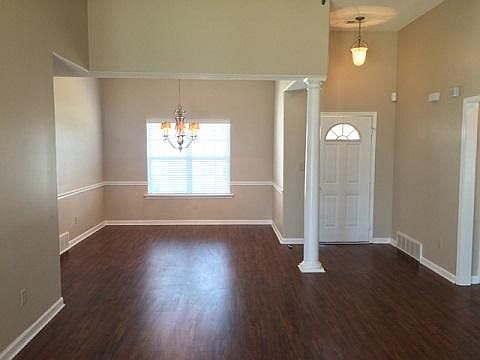 3rd image of 105 Tate Dr
