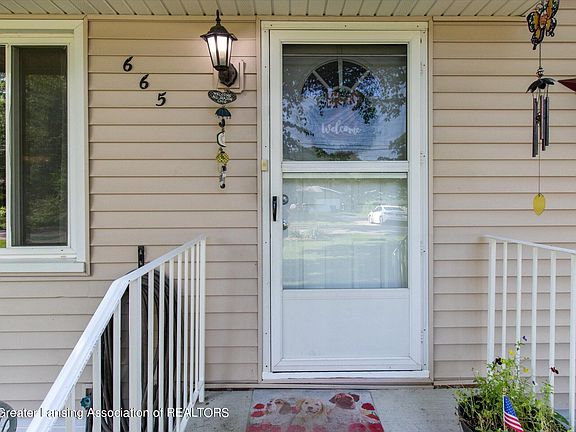 5th image of 665 Wellington Ave