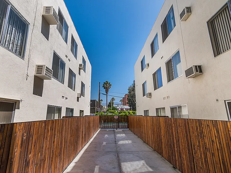 The Claridge Apartments — Photo 7