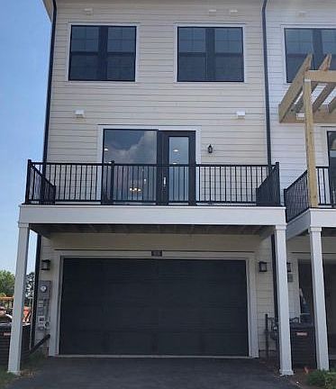 3rd image of 626 Watermans Dr