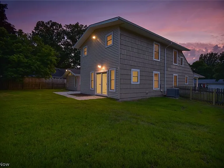 263 Cardinal Dr — Photo 2