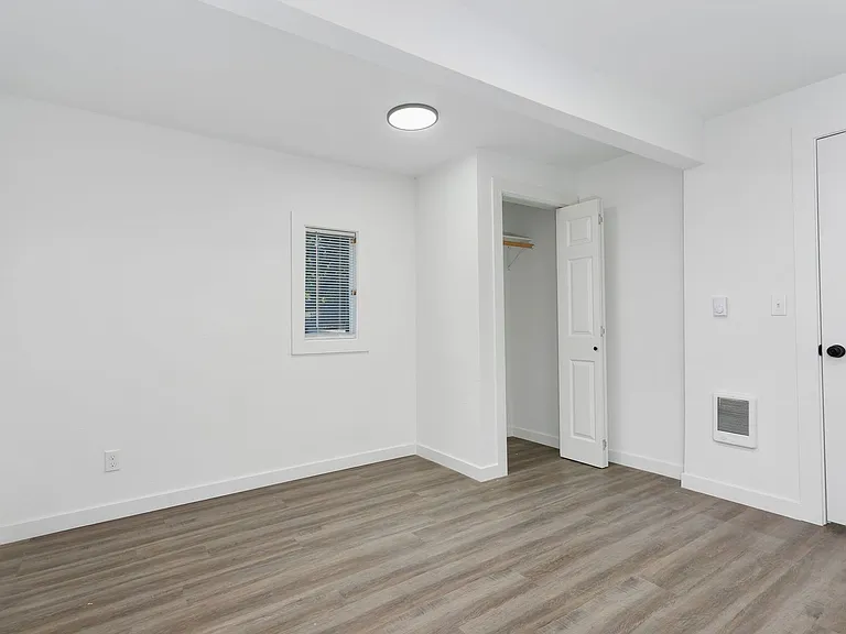 4919 Waller Rd E — Photo 28