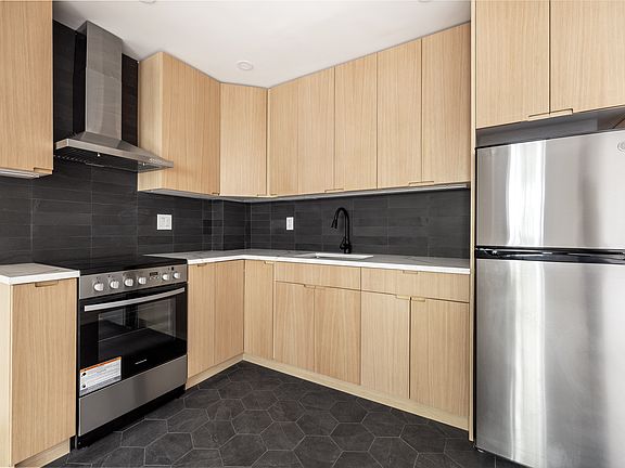4th image of 361 Franklin Ave #1