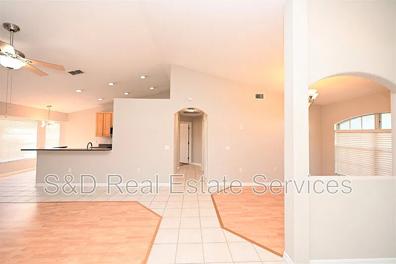 3 bed, 2.0 bath, 1768 sqft, $2,060 — Photo 4