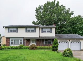 25 Scheid Dr, Parlin, NJ 08859