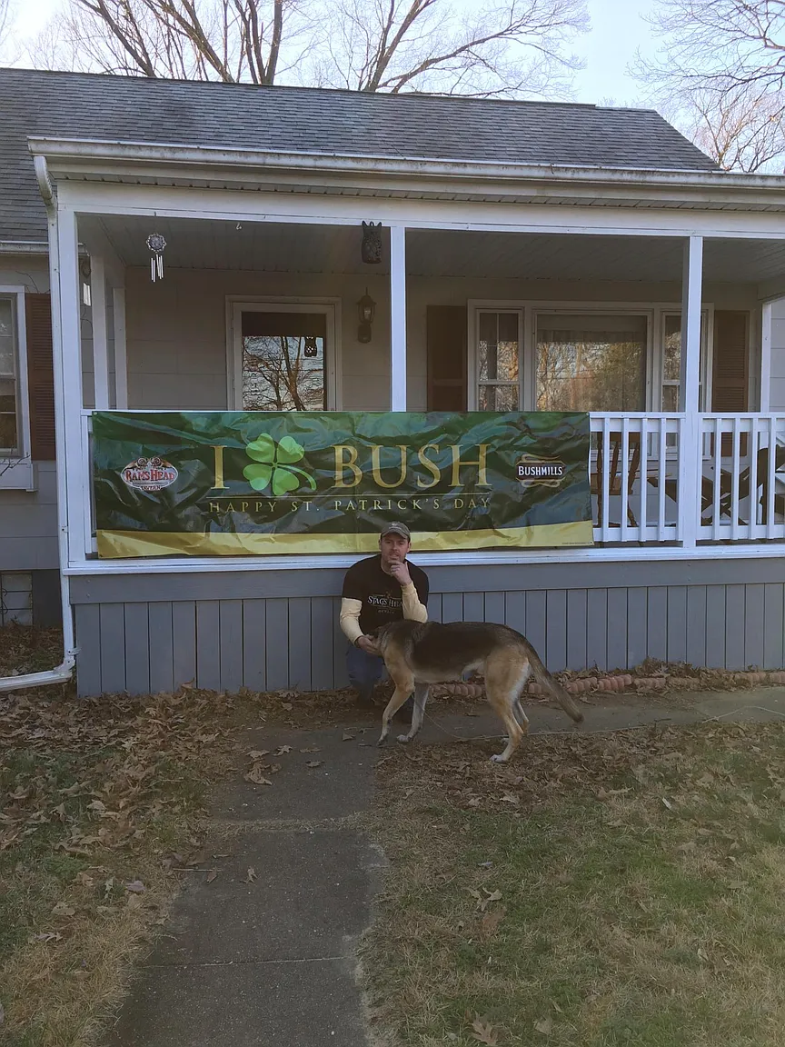 556 Riverside Dr photo 1