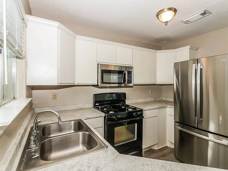 1525 Miller Ave — Photo 7