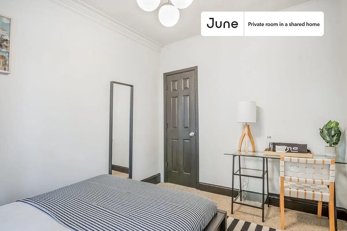 Full bedroom in 5 bed/2 bath home in Woodley Park #226 B — Photo 2