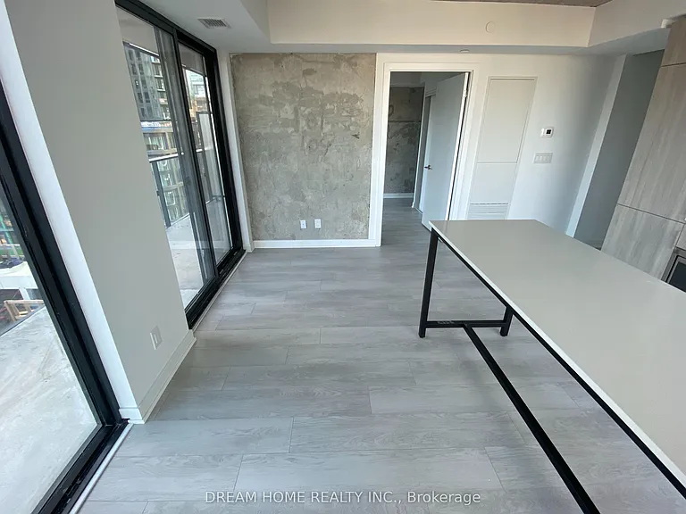 47 Mutual St #807 — Photo 4