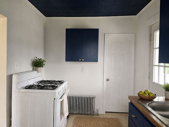 3rd image of 72 Town Hill Ave APT 3