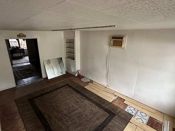 4th image of 4719 McCullough Ave