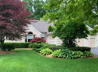 1420 Woodcrest Ln, Commerce Township, MI 48382