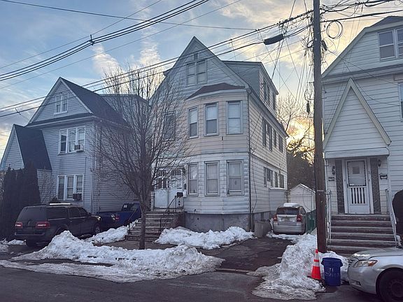 2nd image of 27 Donald St