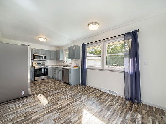 4th image of 3145 Leigh Ave