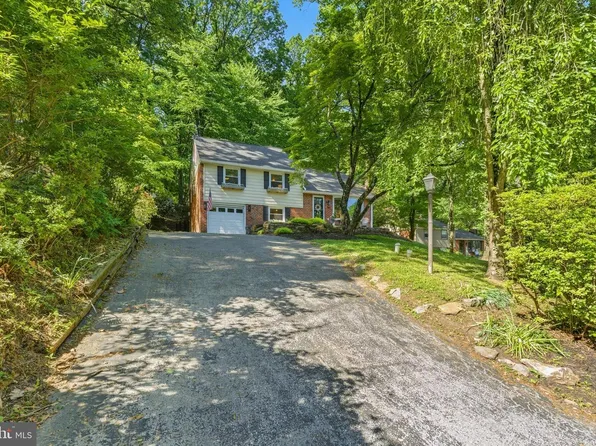 582 Forest Rd, Wayne, PA 19087