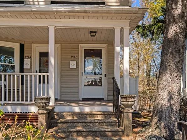 206 N Beacon St, Watertown, MA 02472