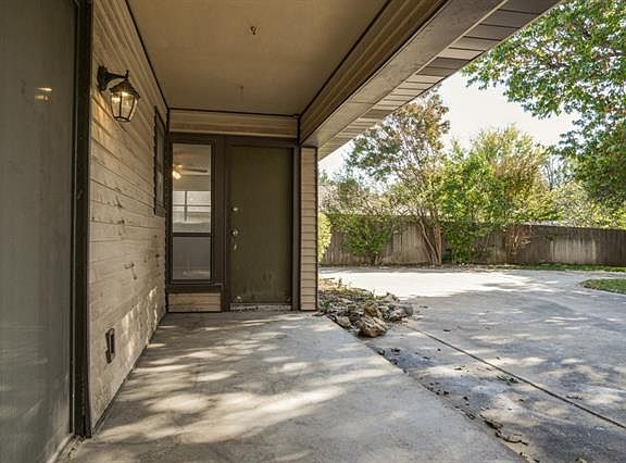 3rd image of 4033 Aragon Dr