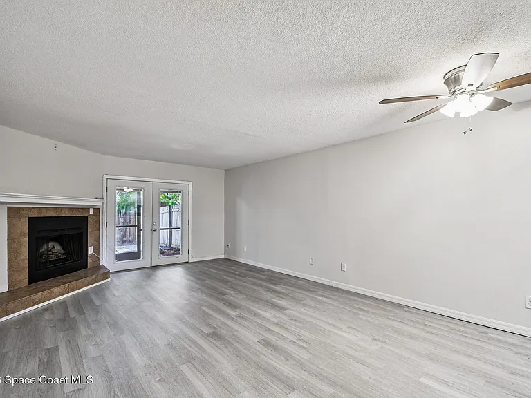 3687 Royal Oak Dr #6 — Photo 2