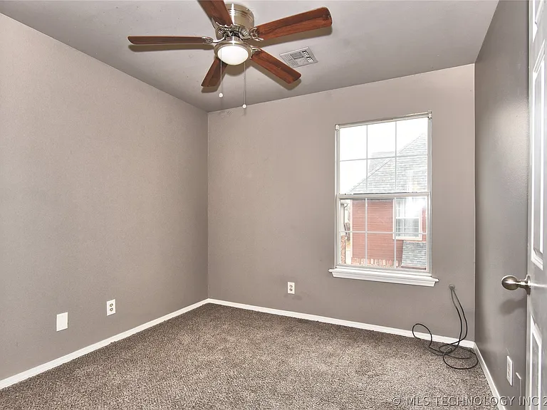 310 W K St — Photo 19