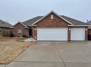 1908 NE 31st St, Moore, OK 73160