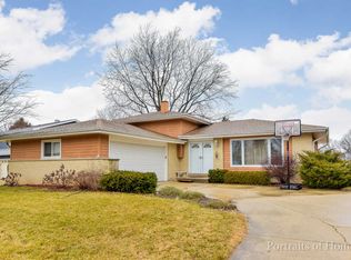 23W374 Woodcrest Ct W, Naperville, IL 60540