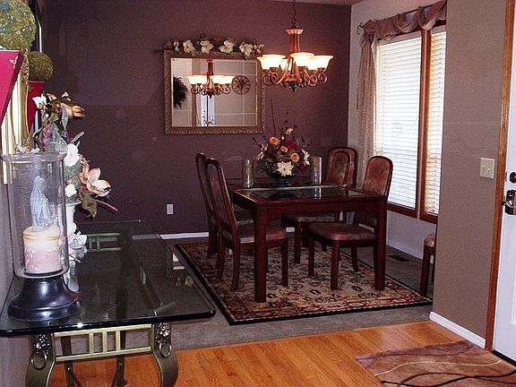 Vaulted Entry w/ Hardwoods, Skylight, Formal Dining