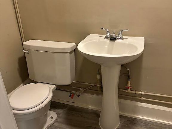 3rd image of 115 W Main St APT D