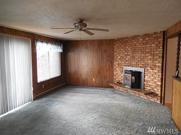 4th image of 1490 E Island Lake Dr