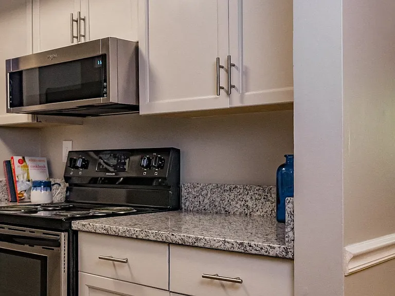 Crestwood Green Apartments — Photo 20