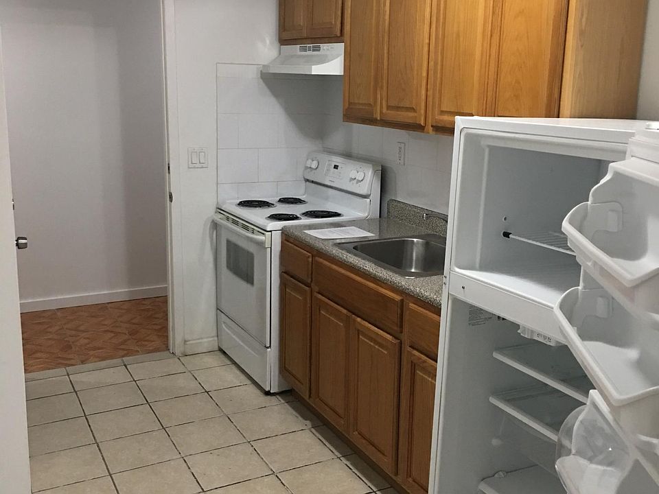 2nd image of 1400 Croes Ave