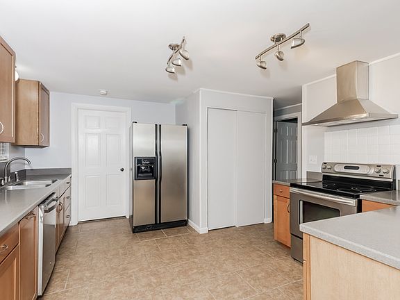 4th image of 403 Brownstone Dr