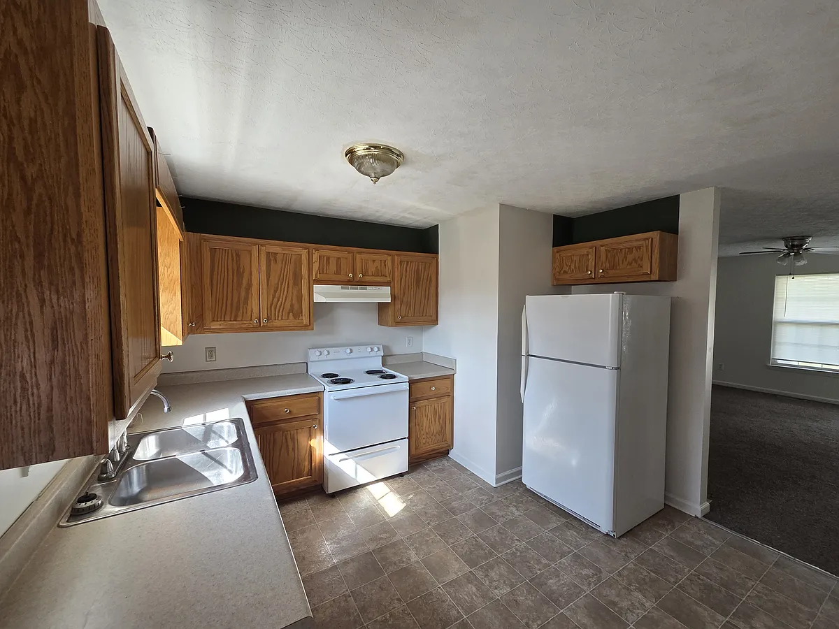 Building Photo - 409 E Biggs Rd #B