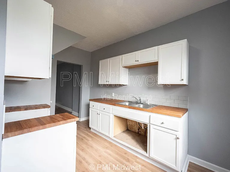3415 N Capitol Ave — Photo 12