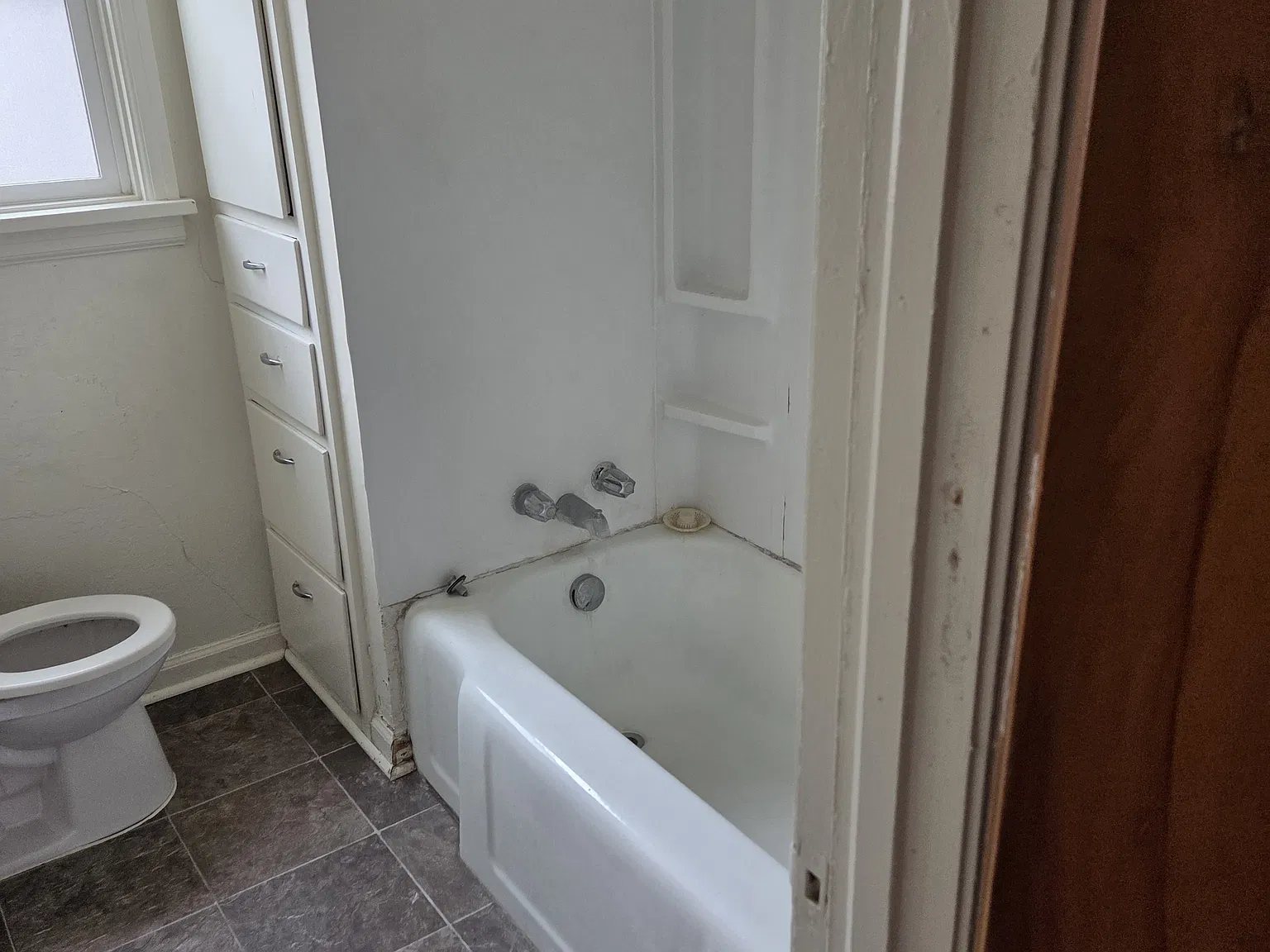 2 bed, $1,000 — Photo 4