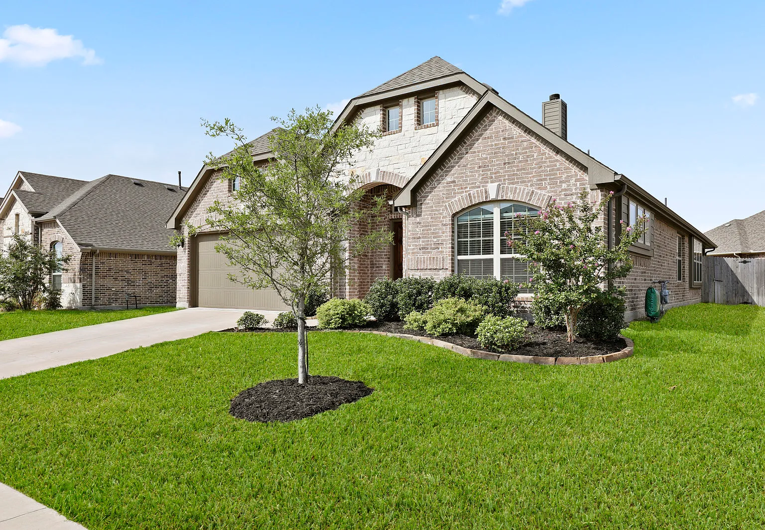 4 bed, 2061 sqft, $2,600 — Photo 3