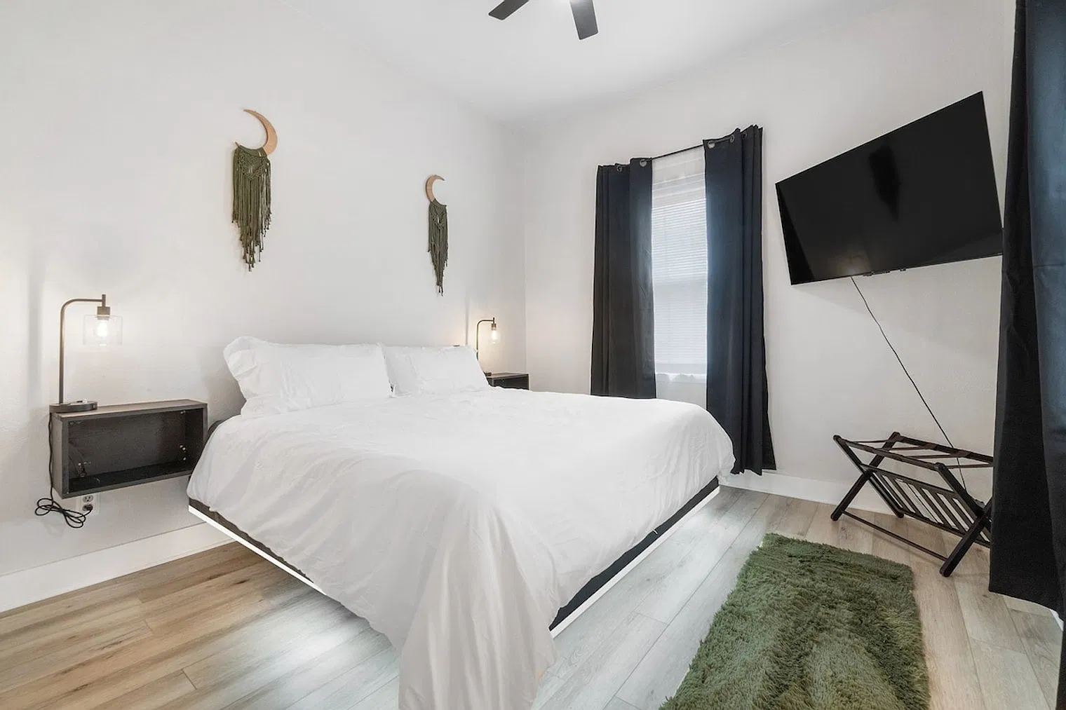 2 bed, 1.0 bath, 839 sqft, $2,587 — Photo 3