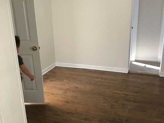 3rd image of 2545 Gordon Cir SE